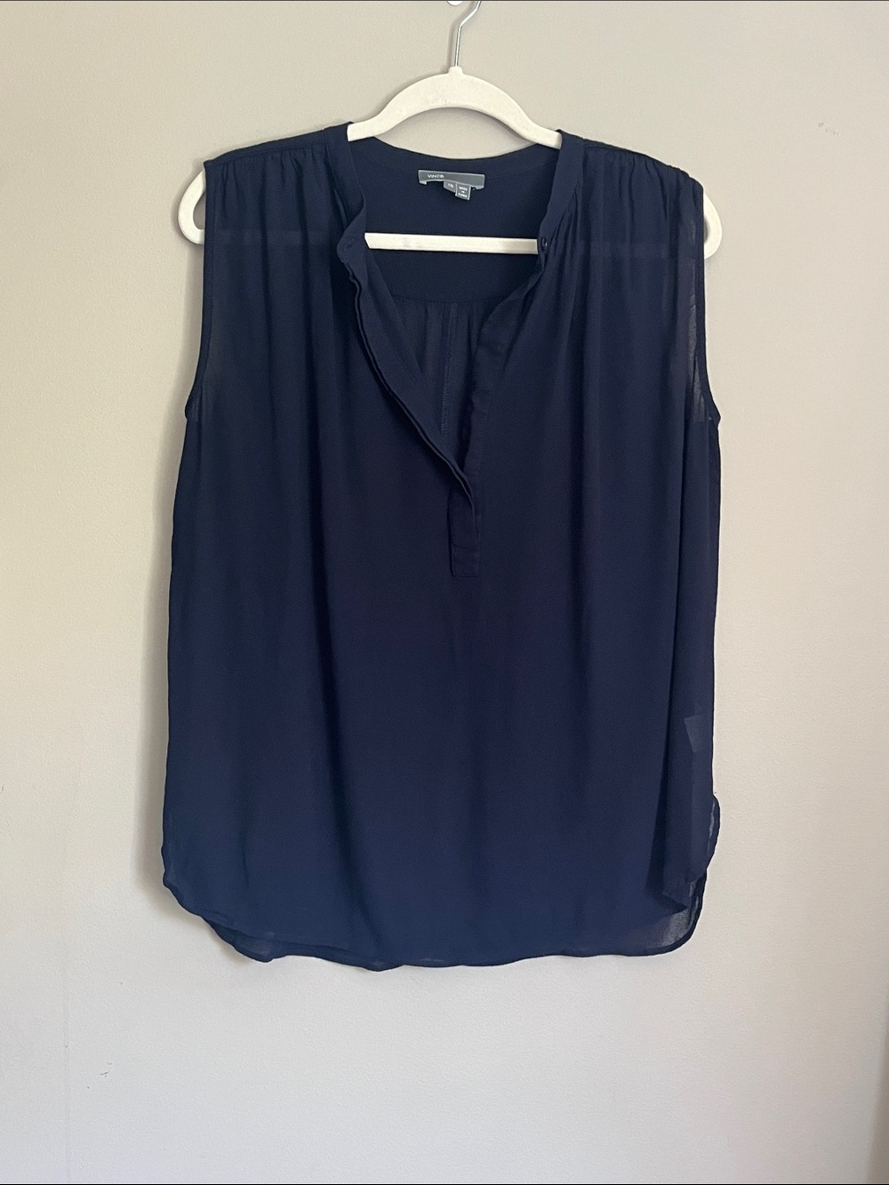 Vince Sleeveless Gathered/Pleated Placket Navy Blouse size 10